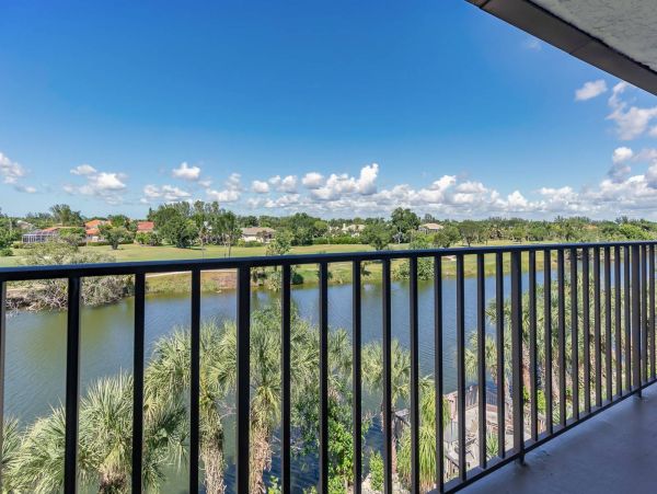 Stunning Views of the Sanibel River Beautiful Canal Front Hideaway